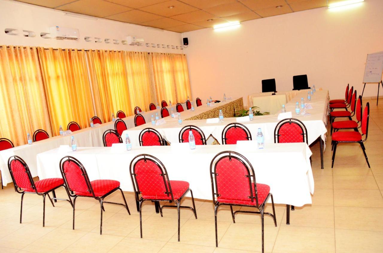 ホテル King'S Conference Centre ブジュンブラ エクステリア 写真